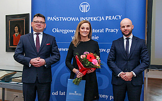Wyjaśnia zawiłości prawa pracy. Nasza dziennikarka ze specjalną nagrodą Wyjaśnia zawiłości prawa pracy. Nasza dziennikarka ze specjalną nagrodą